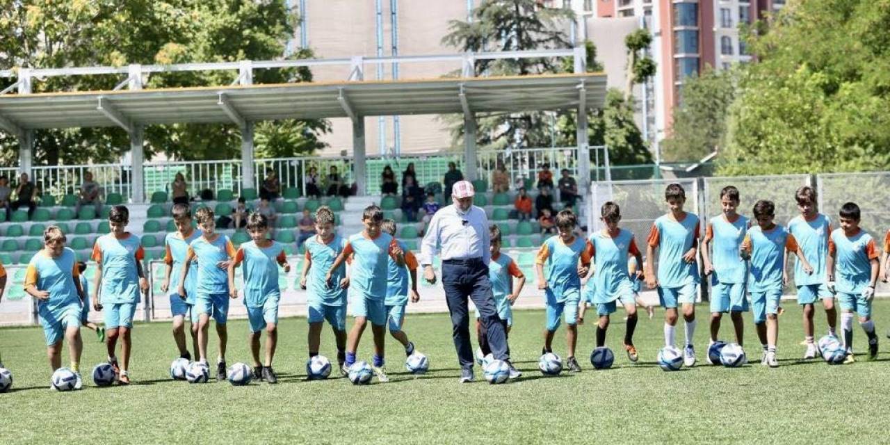 Başkan Çolakbayrakdar: "Gençler İçin Ne Yapsak Azdır"