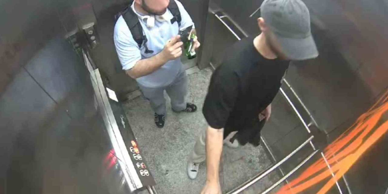Asansörün Aynasına Böyle Zarar Verdi