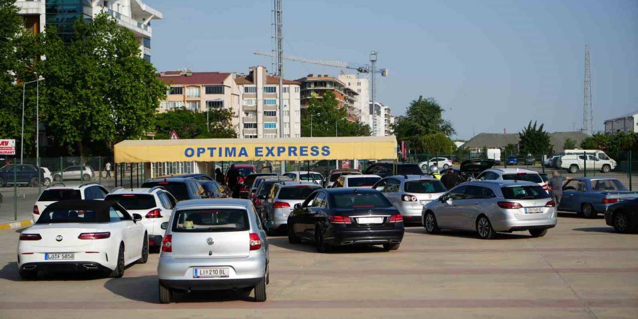 Avrupa’dan Gelen Gurbetçiler Vatan Toprağına Ayak Bastı