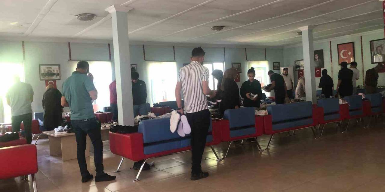 Bingöl’de Şehit Ve Gazi Çocuklarına Ayakkabı Yardımı