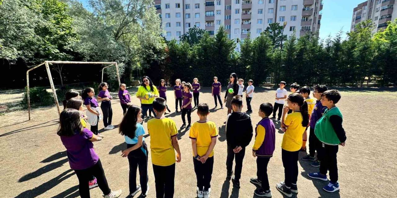 Çocuğunuzun Gelişimi İçin Ona Oyun Oynayacak Zaman Tanıyın