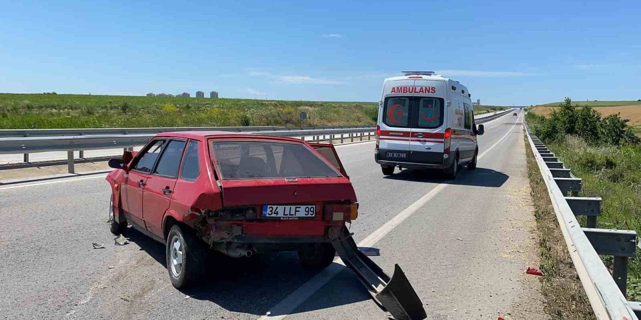 Önündeki Otomobile Çarpan Kamyon Sürücüsü Arkasına Bakmadan Kaçtı: 2 Yaralı