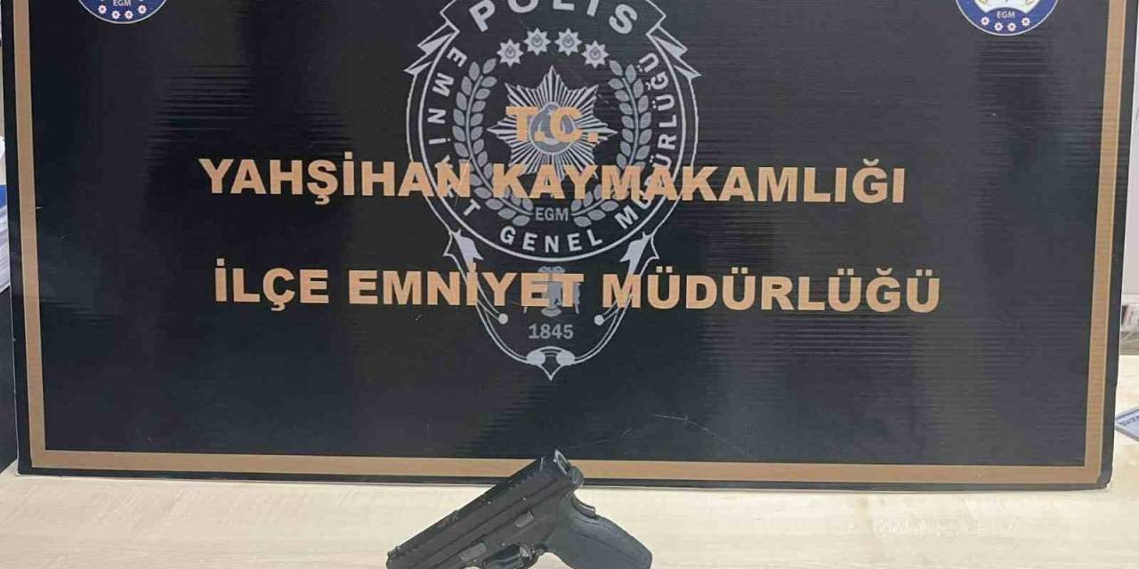 Kırıkkale’de Asayiş Denetimlerinde 4 Ruhsatsız Tabanca Ele Geçirildi