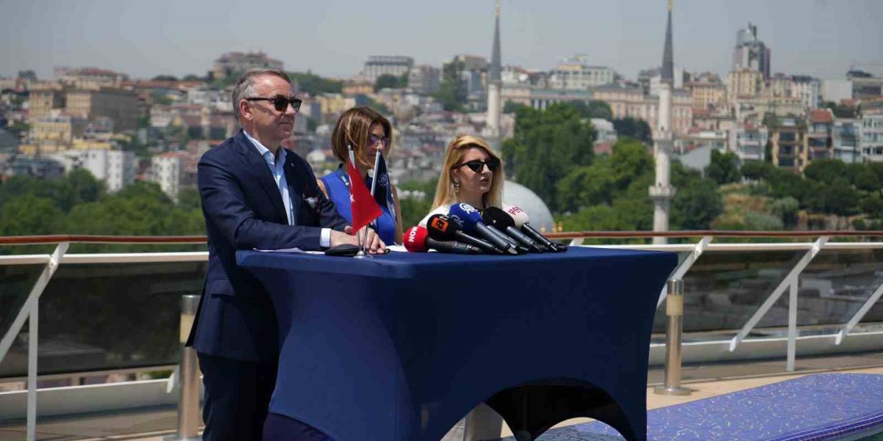 333 Metre Uzunluğundaki Dev Kruvaziyer Gemi İstanbul’a Demir Attı