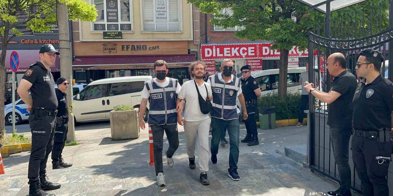 Camilere Girerek Kur’an-ı Kerim Yırtan Şahıs Tutuklandı