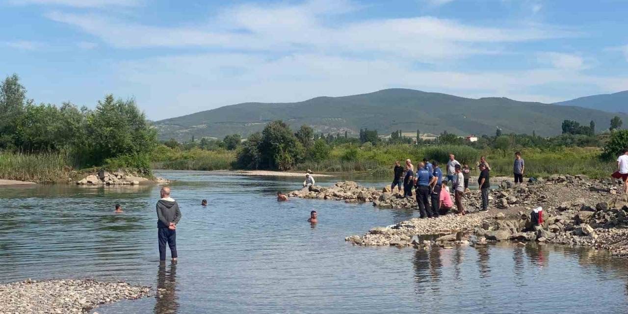 Serinlemek İçin Girdiği Suda Boğuldu