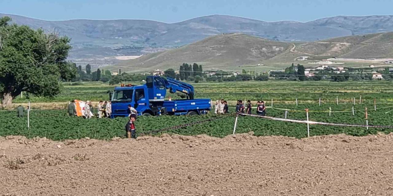 Düşen Uçağın Enkazı Kaldırıldı