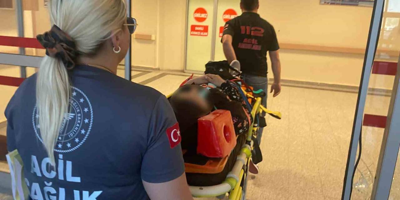 Kırmızı Işıkta Duran Otomobile Çarptı: 1 Yaralı