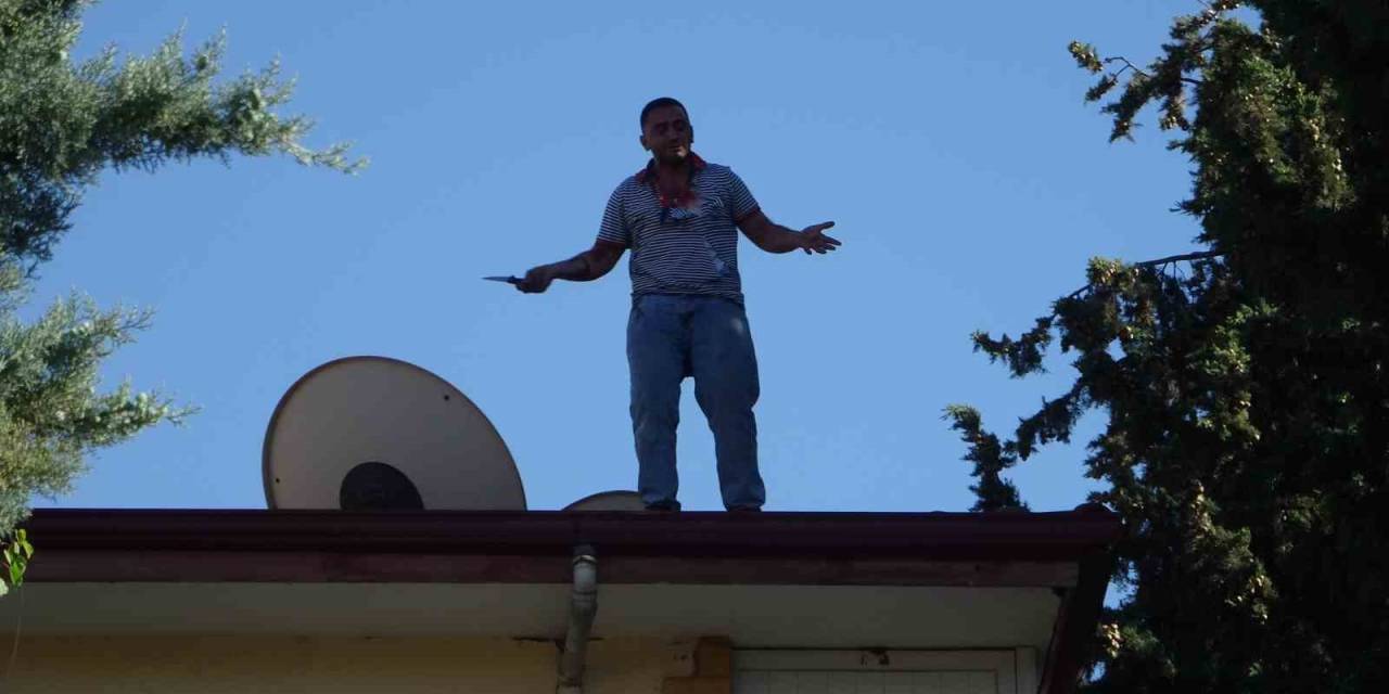 Büyükşehir Belediyesinde Konteyner Talebine Olumsuz Yanıt Alan Genç Elinde Bıçakla Çatıya Çıktı