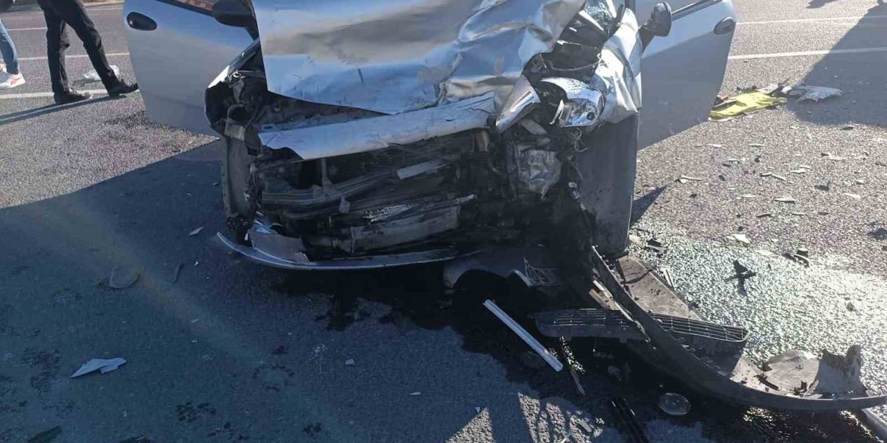 Malatya’da Ticari Araç İle Otomobil Çarpıştı: 6 Yaralı