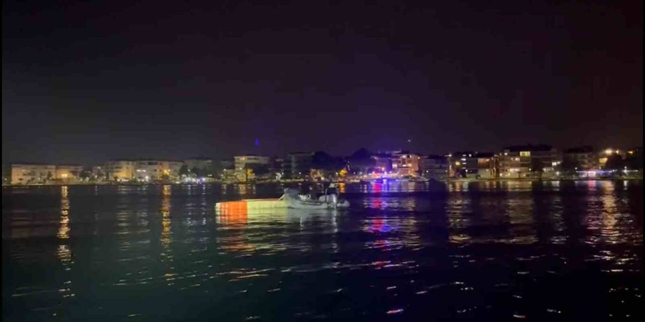 Yalova’da Duba Üzerinde Denizde Mahsur Kalan 4 Genç Kurtarıldı