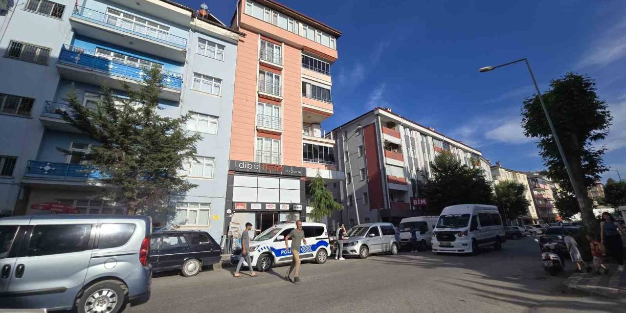 Cam Silerken 3. Kattan Düşen Genç Kız Hayatını Kaybetti