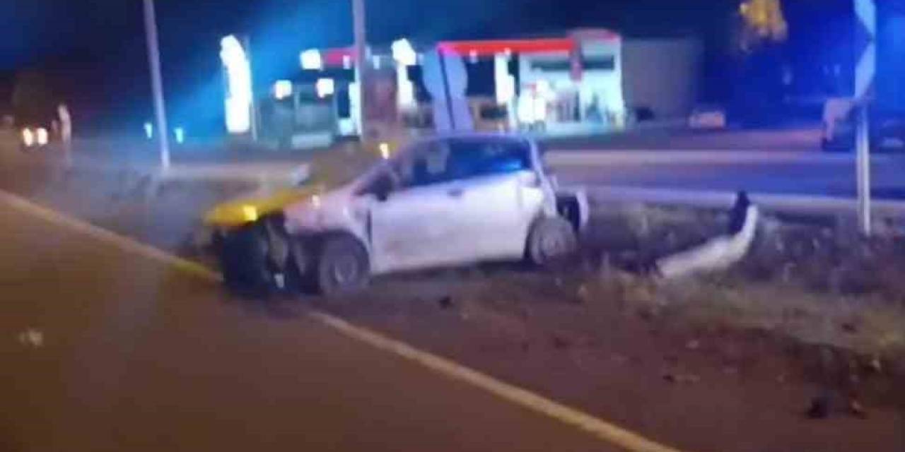 Ardahan’da Önündeki Araca Çarpan Otomobil Böyle Takla Attı: 2 Yaralı