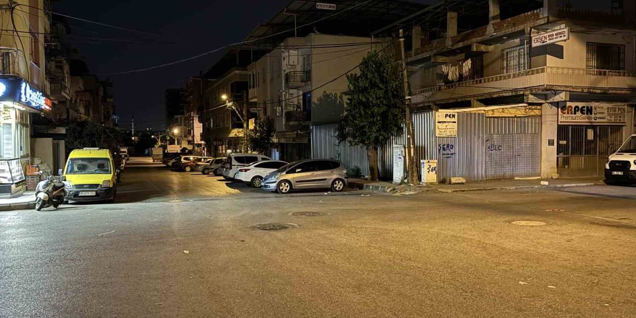 İzmir’de Motosiklet İle Hafif Ticari Aracın Çarpıştığı Feci Kaza Kamerada