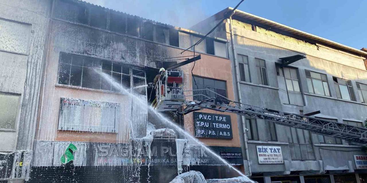 Bayrampaşa’da 4 Katlı İş Yeri Alev Alev Yandı