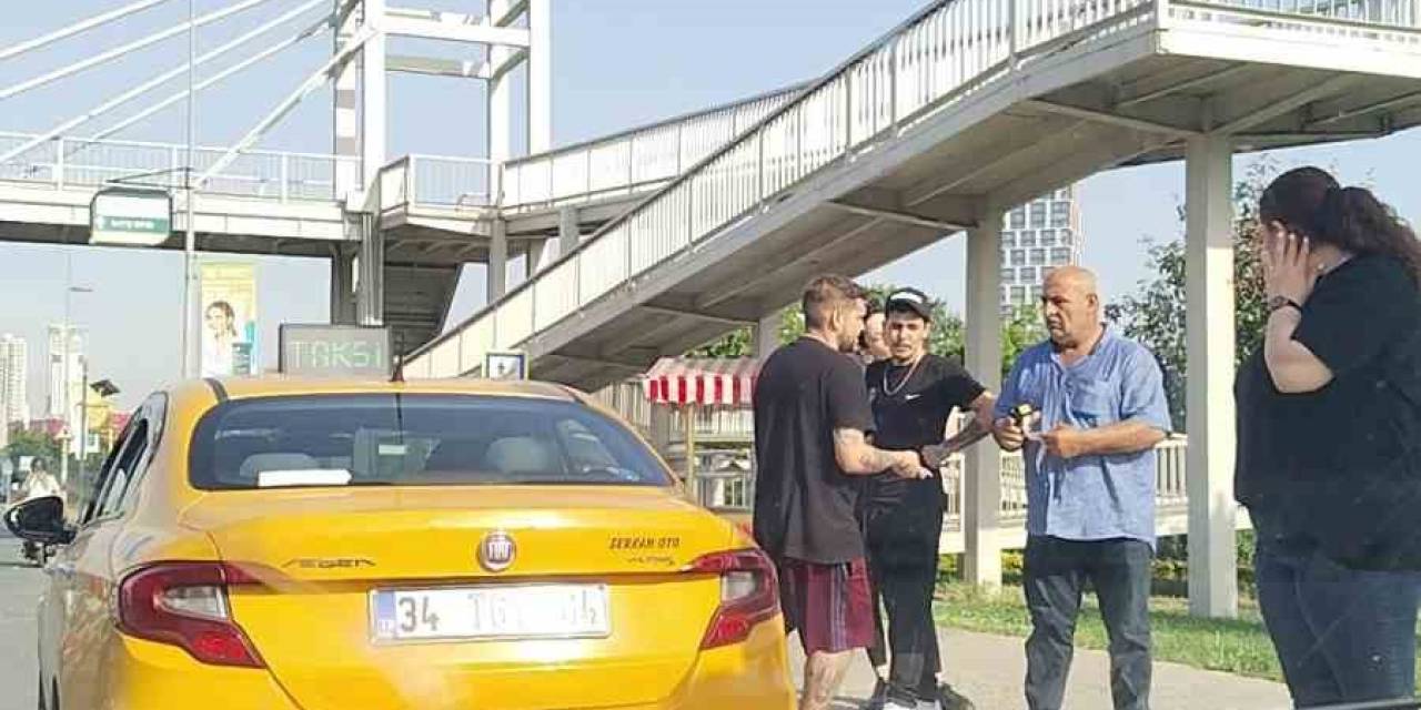 Maltepe’de Yolcu İle Taksi Şoförü Arasındaki Tartışma Kamerada