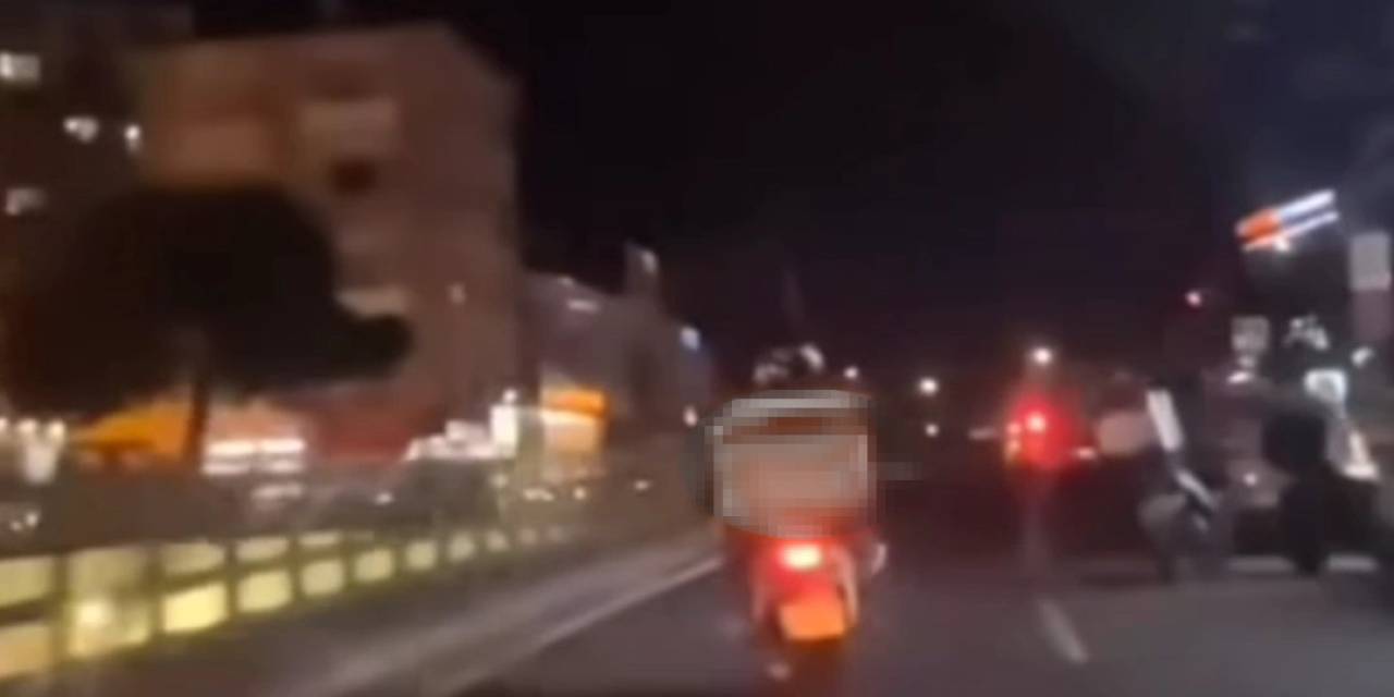 Ümraniye’de Motokuryenin Trafikte Tehlikeli Hareketleri Kamerada