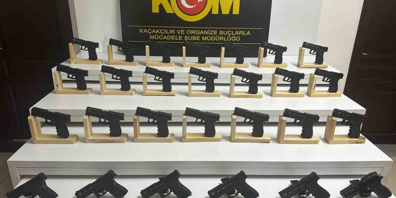 Mersin’de Bir Depoda 27 Tabanca Ele Geçirildi