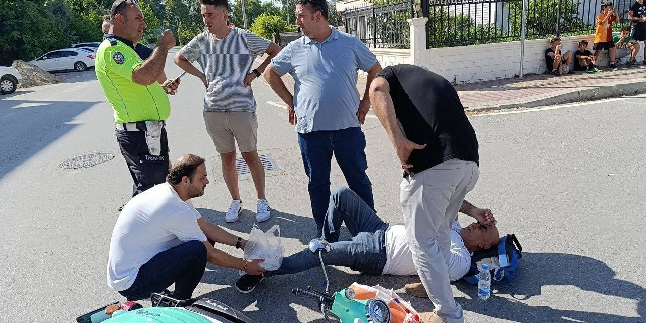 Kazada Yaralanan Sürücüye Vatandaşlardan Buzlu Tedavi