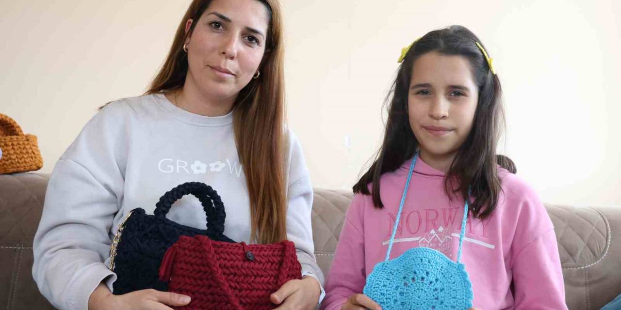 Depremzede Kadın, El Emeği Örgüleri 500 İle Bin 500 Tl Arasında Satarak Gelir Elde Ediyor
