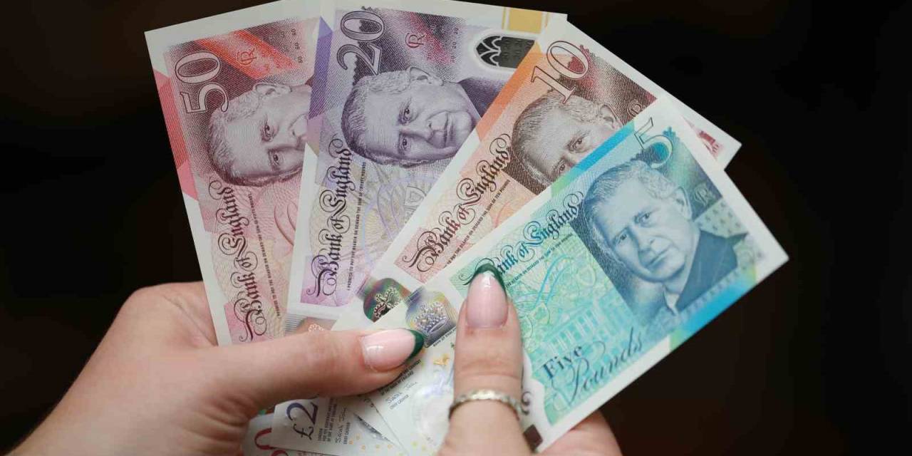 Kral Charles Banknotları Dolaşıma Girdi