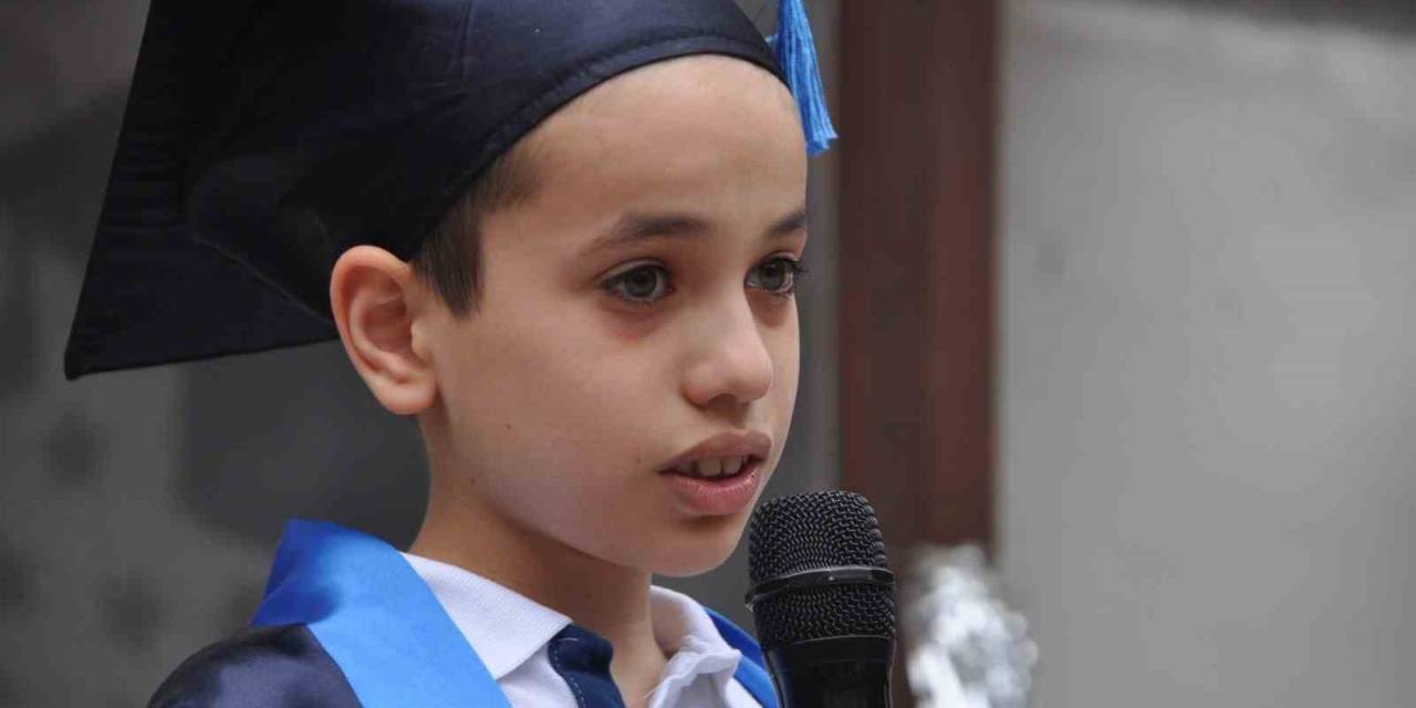 4’üncü Sınıf Öğrencilerin Mezuniyet Töreninde Veliler Gözyaşlarını Tutamadı