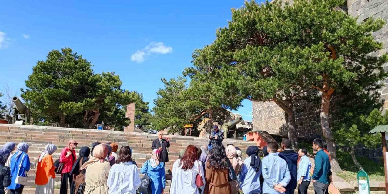 Üniversiteli Öğrenciler 93 Ruhunu Andı