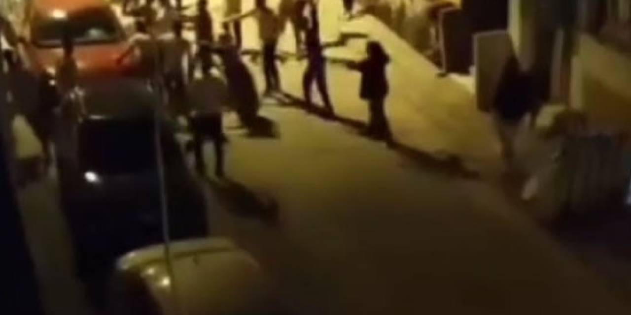 Sultangazi’de Ortalığın Savaş Alanına Döndüğü Kavga Kamerada: Havaya Böyle Ateş Etti
