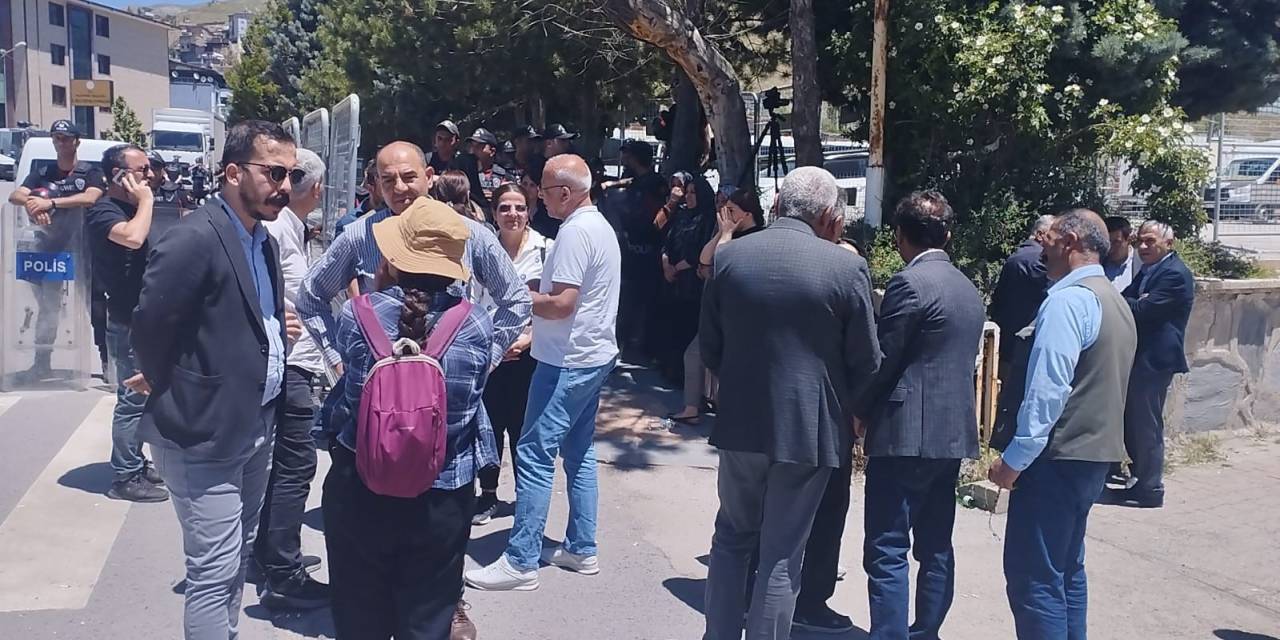 Hakkari Belediye Başkanı Akış’ın Duruşması Başladı