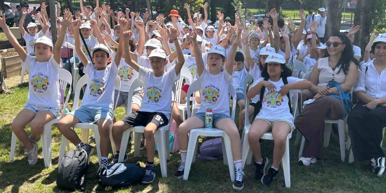 Beyoğlu’nda Çocuklar Dünya Çevre Günü’nde Fidan Dikti