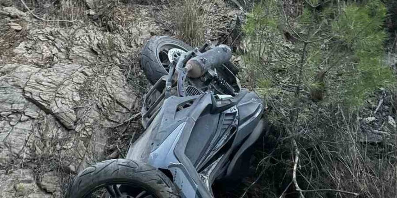 Motosikletiyle 30 Metrelik Uçurumdan Yuvarlanan Sürücü Yaralandı