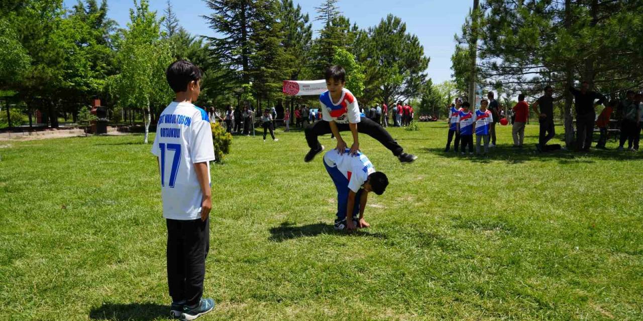 Çocuklar Unutulmaya Yüz Tutmuş Oyunlar İle Eğlendi