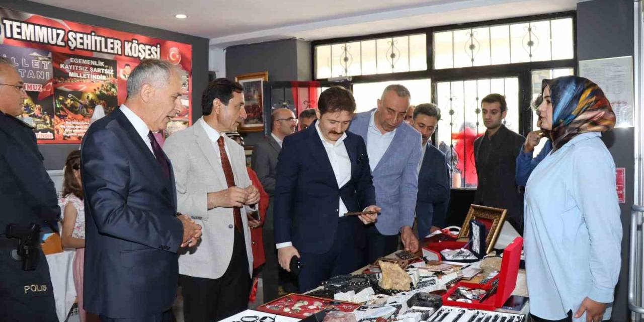 Oltu’da Yılsonu Sergisi Beğeni Topladı