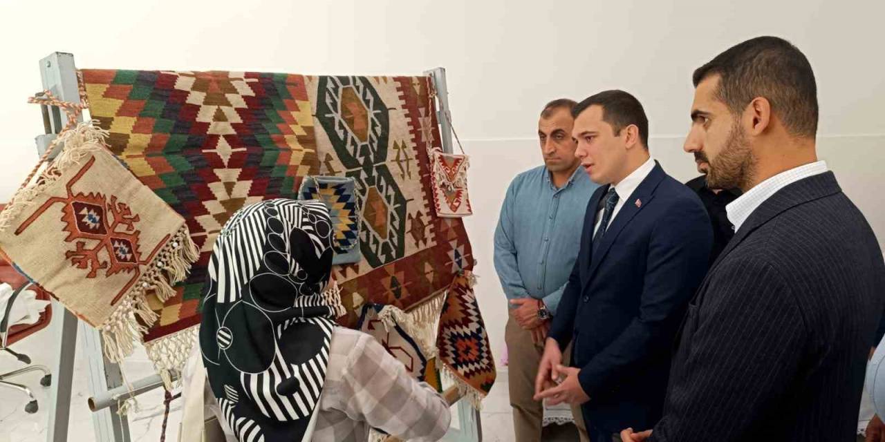 Çemişgezek Halk Eğitimi Merkezi Yıl Sonu Sergisi Yoğun İlgi Gördü