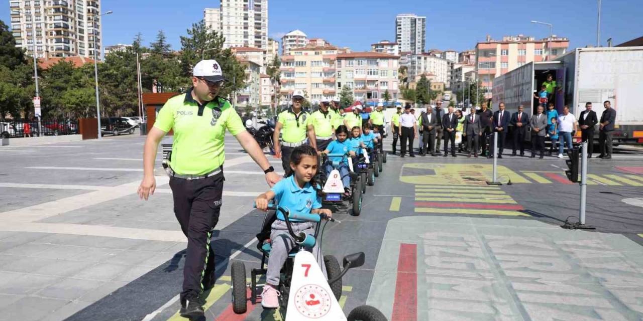 Niğde’de ’mobil Trafik Eğitim Tırı’nda Öğrencilere Eğitim Verildi