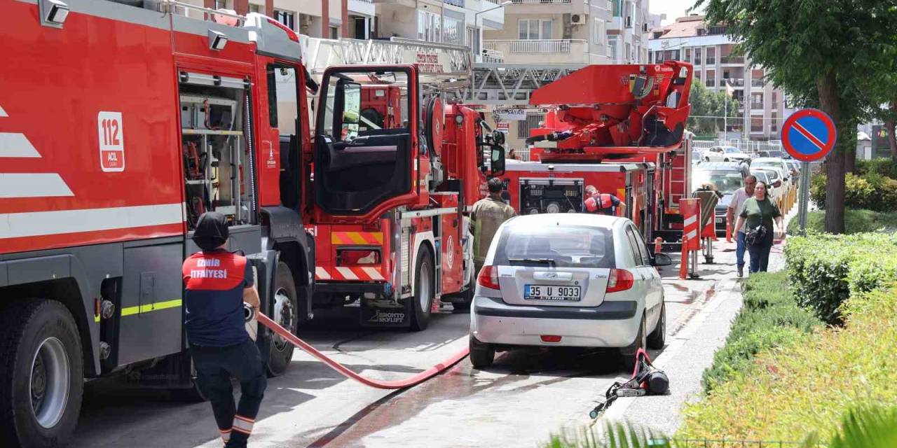 İzmir Park Avm’de Korkutan Yangın, Avm Boşaltıldı
