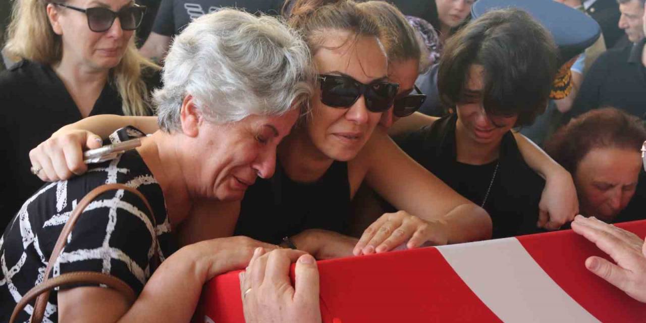 Şehit Pilota Gözü Yaşlı Veda