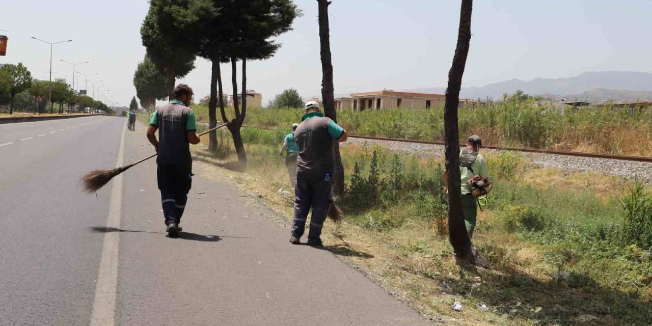 Nazilli Belediyesi’nin Çalışmalarıyla Karayolu Temizlendi