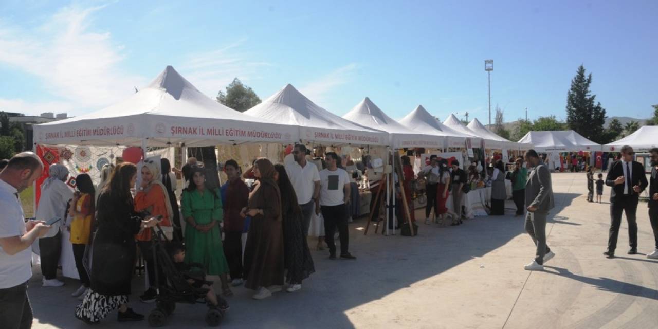 Cizreli Kadınlar El Emeği Ürünlerini Dicle Nehri Kenarında Sergiledi