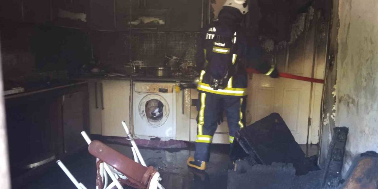 Alanya’da 7 Katlı Binanın Zemininde Çıkan Yangın Evi Kül Etti