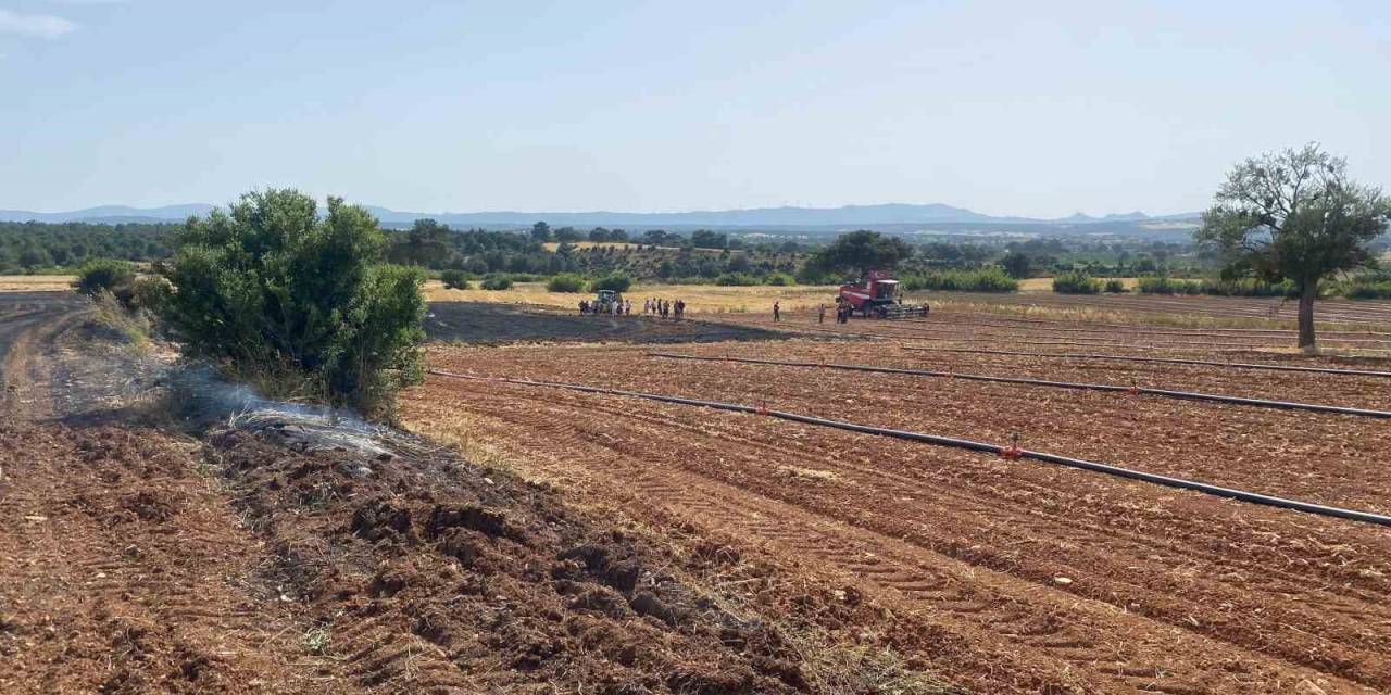 Çanakkale’de Tarım Alanında Başlayan Yangına Havadan Ve Karadan Müdahale Ediliyor