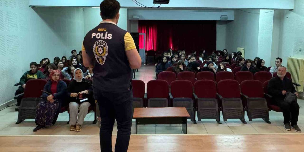 Kırıkkale Polisinden Öğrencilere Siber Zorbalıkla Mücadele Eğitimi