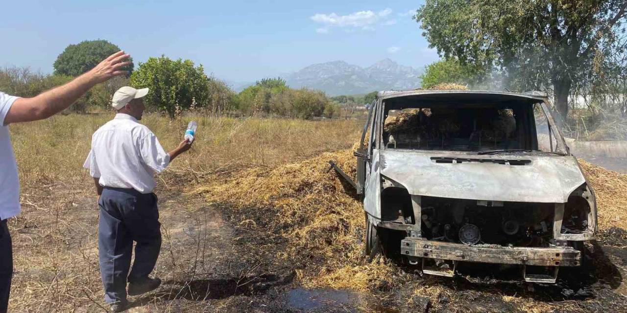 Saman Balyaları Yüklü Kamyonette Çıkan Yangın, Meyve Bahçelerine Zarar Verdi