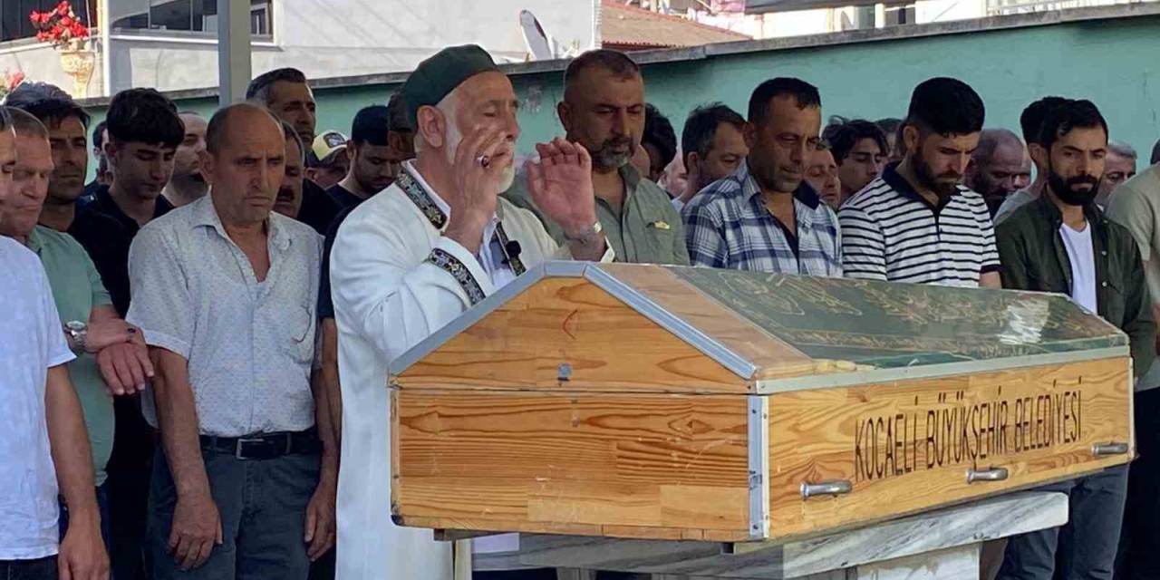 Tersanedeki Gemi Yangınında Hayatını Kaybeden İşçi Son Yolculuğuna Uğurlandı