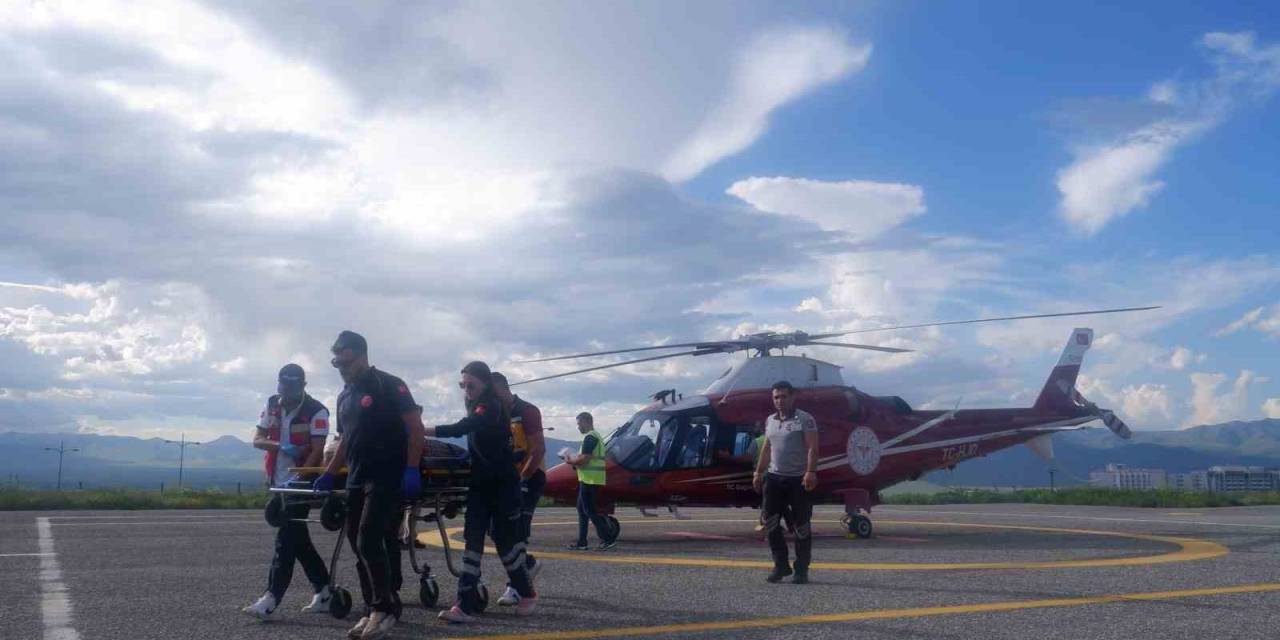 Çaşır Toplarken Kayalıklardan Düşen Kadın Ambulans Helikopterle Hastaneye Sevk Edildi