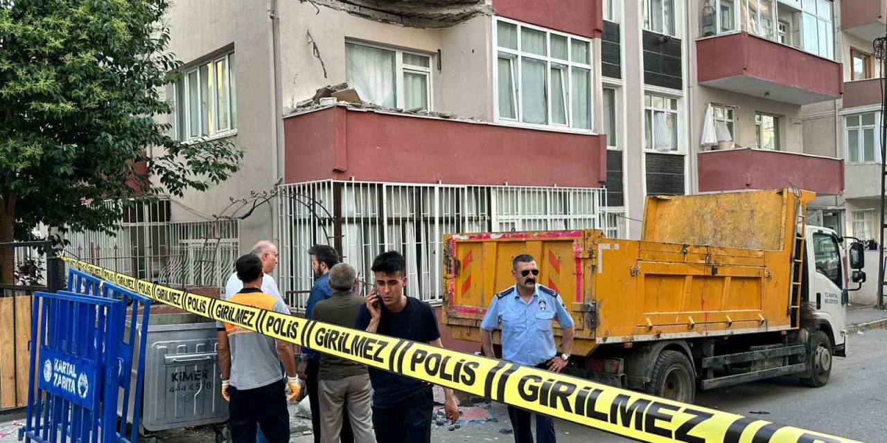 Kartal’da 5 Katlı Binanın Balkonu Çöktü: Bina Boşaltıldı