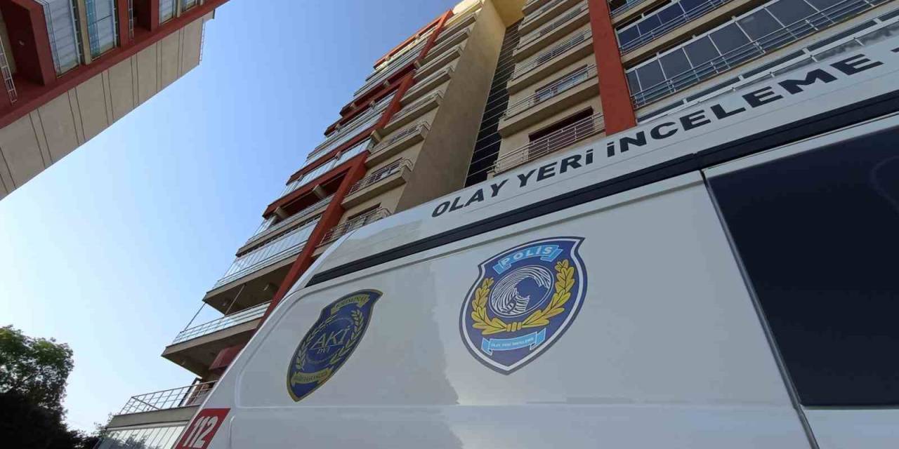 16 Yaşındaki Çocuk Evdeki Silahla Oynarken Kendini Vurdu