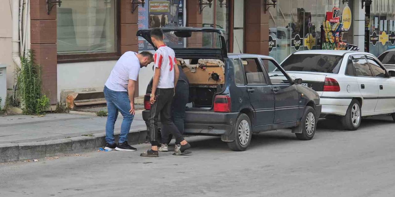 Araçtan Yayılan Gaz Kokusu Paniğe Yol Açtı