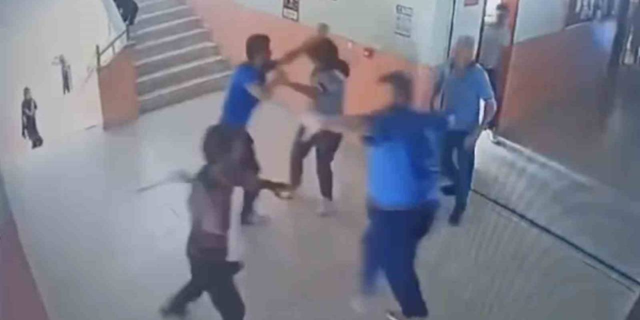 Çorum’da Okul Müdürü Ve Görevli Darp Edildi: O Anlar Kamerada