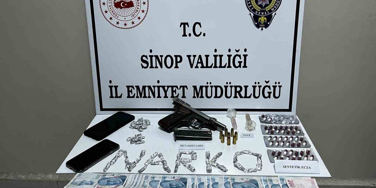 Sinop’ta Şüpheli Şahısların Araç Ve İkametlerinden Uyuşturucu Çıktı